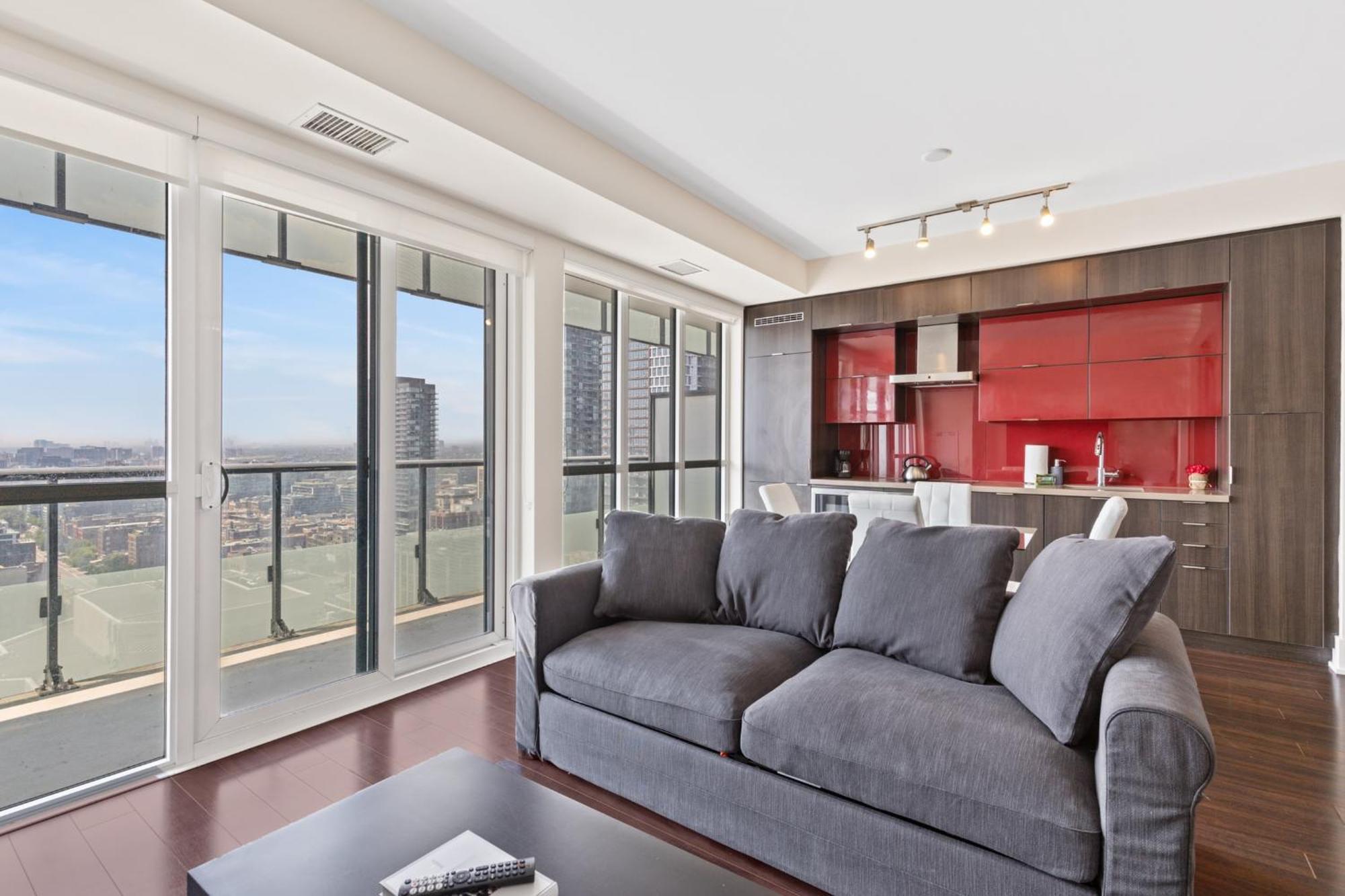 Views And Rogers Centre - 4beds - Free Parking *